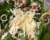 Foto del paso 4 de la receta: Ensalada de espinaca, champiñones y queso 🥙