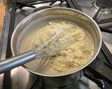 Une image de l'étape 10 de Sauce béchamel à l’épeautre, ail fumé et grana padano.