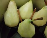 Foto del paso 2 de la receta: Peras confitadas en Rioja rellenas de mango e higos asados