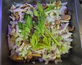 Foto del paso 3 de la receta: Pechuga de pollo al horno y ensalada