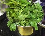 A picture of step 1 of ‘Chicken Cafreal’: A Popular Goan Green Chicken Curry.