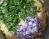 A picture of step 3 of Moong dal pakoda.