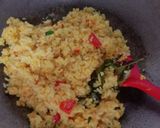 Foto langkah ke 3 dari resep Nasi goreng aromatik.