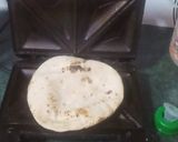 A picture of step 3 of Roti sandwich.