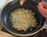 Foto del paso 2 de la receta: Merluza en salsa de coco