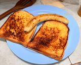 Foto langkah ke 5 dari resep Roti Pisang Panggang Keju dan Meses.