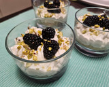 Foto del passaggio 5 della ricetta Dessert light allo yogurt, ricotta e more