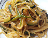 Foto del paso 11 de la receta: Espaguetis🍝 de calabacín🥒🌶 en salsa🍝de tomate🍅🤔