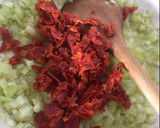 Foto del paso 4 de la receta: Solomillo relleno de puerros y chorizo al vino moscatel. Y salsa de chocolate... o brócoli. Keto