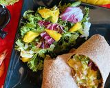 Foto del paso 2 de la receta: Wrap de langostinos, aguacate y mango