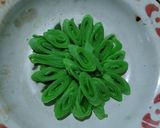 Foto langkah ke 6 dari resep #171.Dadar Gunting Kuah Santan Gula Merah.