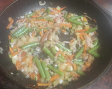 Foto del paso 1 de la receta: Lomo adobado con salteado de verduras y papas fritas
