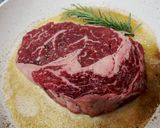 รูปขั้นตอนการทำที่ 2 ของ สเต็กเนื้อริบอาย(ออสเตรเลีย)(Medium Rare) กับ เห็ดผัดเนยทรัฟเฟิล