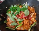 A picture of step 3 of Curry leaves chicken.