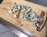 Une image de l'étape 5 de Melons aux crevettes, tomates cerises et bleu d'Auvergne.
