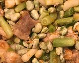 Foto del paso 7 de la receta Paella de habitas, ajos tiernos y albóndigas