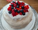 Foto del passaggio 8 della ricetta Meringata ai frutti misti