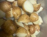 A picture of step 2 of Baby potatoes fry.