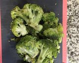 Foto del paso 2 de la receta: Alubias con brócoli y salchicha ahumada con ajo