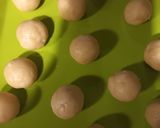 Foto del paso 4 de la receta: Galletas craqueladas de limón