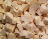 Petrezselymes zellerkrémleves, pirított dióval recept fázis 1 fotója