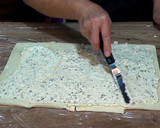Foto del paso 8 de la receta: Tronco de Navidad de salmón en pan de molde