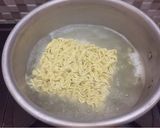Foto langkah ke 1 dari resep Omelet Mie Telur Kornet.