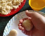 A picture of step 6 of Suji coconut balls.