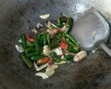 Foto langkah ke 3 dari resep Tumis Usus Cabe Hijau.
