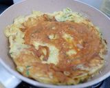 Foto langkah ke 4 dari resep Telur Dadar Bawang.
