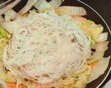 Hình bước làm 4 của món Bún Gạo Xào Cải Thảo & Thịt Ram