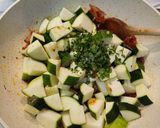 Cukkinis, fűszeres csirkemáj recept fázis 3 fotója