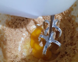 Foto del paso 2 de la receta: Budín inglés Económico (con corazón de Dulce de leche y chispas)