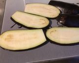 Une image de l'étape 2 de Aubergines grillées façon gâteau aux tomates, farce au chapon, pesto et emmental.