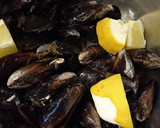 Foto del paso 1 de la receta: Cazuela de mejillones y langostinos