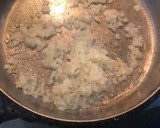 Foto del paso 2 de la receta: Arroz con condimento y pollo. Tipo paella y pa’ti 😜 rápido y fácil!