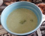 Tejszínes brokkolikrémleves recept fázis 2 fotója