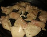 Foto del paso 2 de la receta: Pechuga al verdeo con papas y champignones