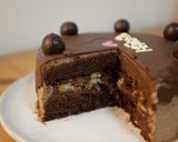 รูปขั้นตอนการทำที่ 9 ของ Dark Chocolate Drip Cake สไตล์เกาหลี ไส้ช็อกโกแลตกานาช