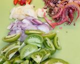 Foto langkah ke 1 dari resep Cumi asin tumis tomat ijo kecombrang.