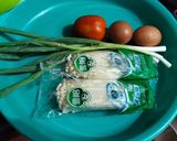Foto langkah ke 1 dari resep 84. Sup Enokitake Telur Dadar.