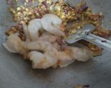 A picture of step 2 of Lemongrass shrimps prawns.
