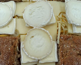 Foto del paso 1 de la receta: Torta de pan rellena de queso 🥖🧀