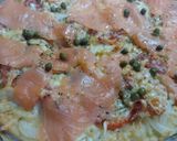 Foto del paso 5 de la receta: Pizza,bacon,ceba i salmon con Alcaparras