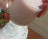 A picture of step 4 of Strawberry Milkshake.