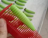 Foto langkah ke 4 dari resep Caterpillar Cookies / Kue Semprit.