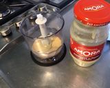 Une image de l'étape 2 de Sauce salade moutarde,noix et ciboulette.
