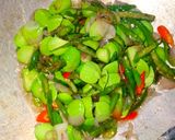 Foto langkah ke 2 dari resep Tumis ikan asin rebus+pete.