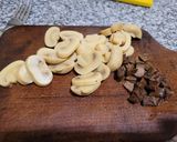 Foto del paso 3 de la receta: Sopa de champiñones, hongos de pino y huevo poché