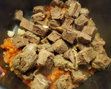 Foto del paso 4 de la receta: Carne de res con garbanzo en su jugo🌺